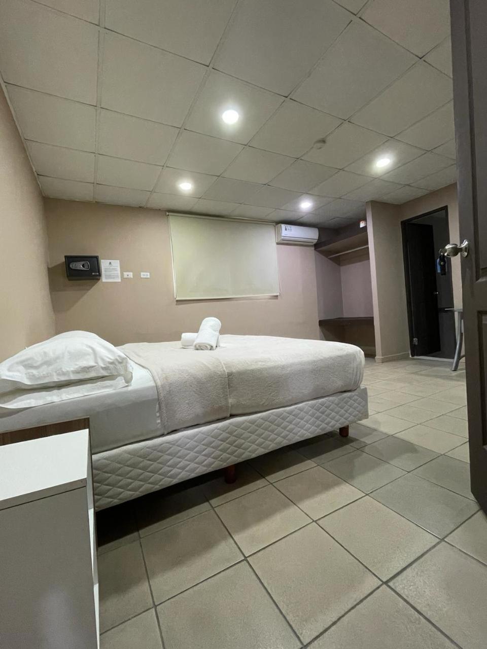 Hostal El Prado Panama City Exterior photo