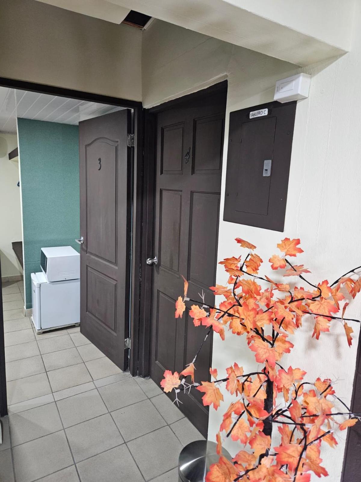 Hostal El Prado Panama City Exterior photo